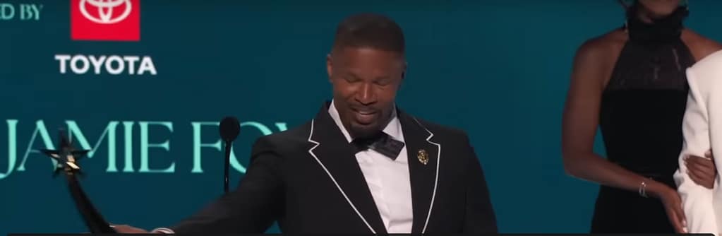 Jamie Foxx mocks the sight impaired